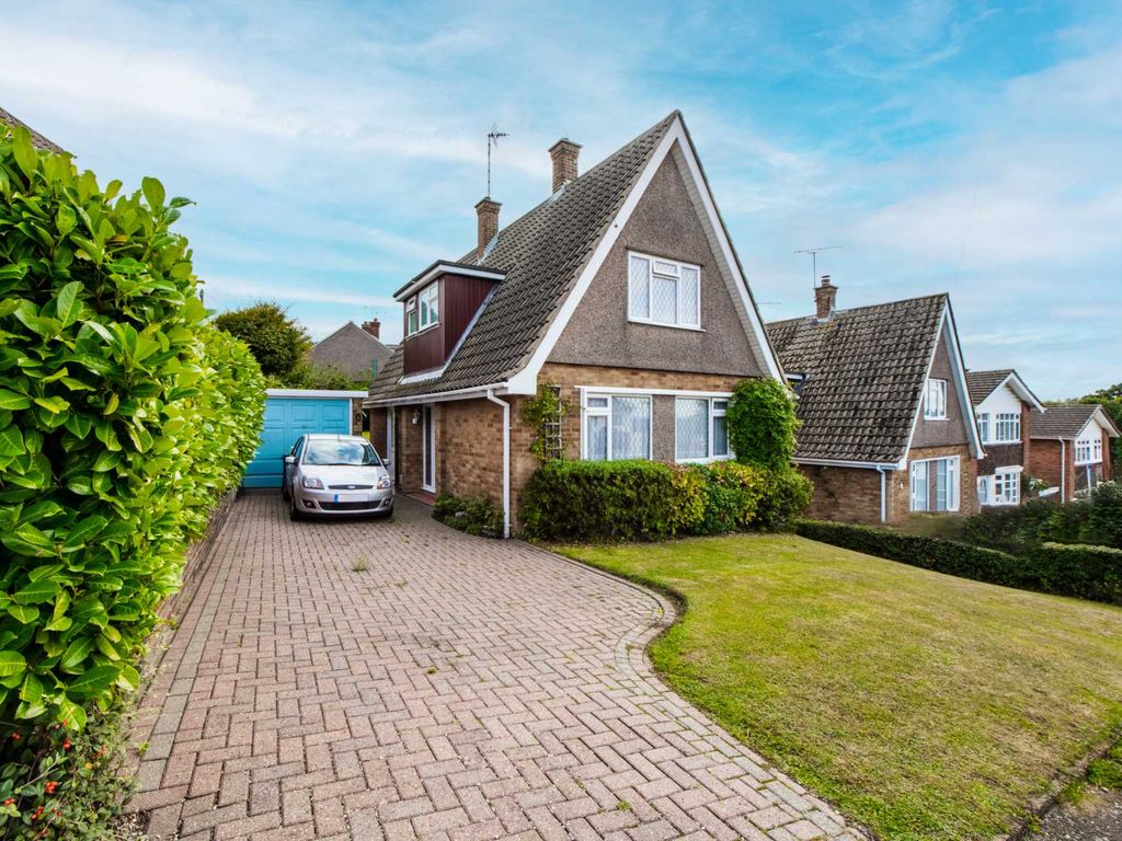 3 bed detached house for sale in Upper Lambricks, Rayleigh SS6, £400,000