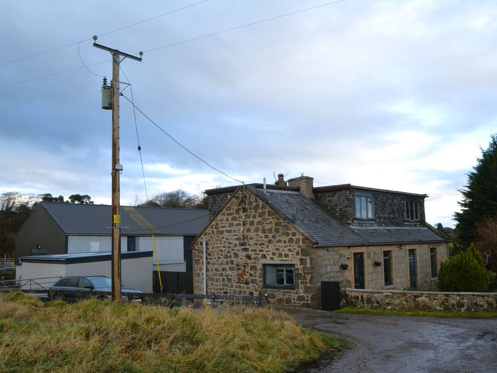 3 bed detached house for sale in Bridgend Road, Avonbridge, Stirlingshire FK1, £440,000