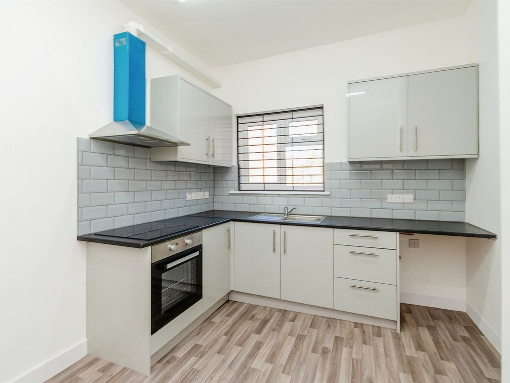 2 bed flat for sale in Union Street, Wednesbury WS10, £135,000