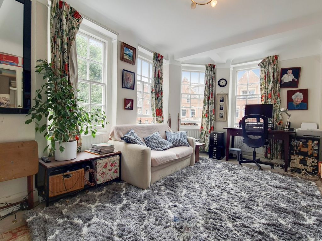 1 bed flat for sale in Melcombe Place, London NW1, £710,000