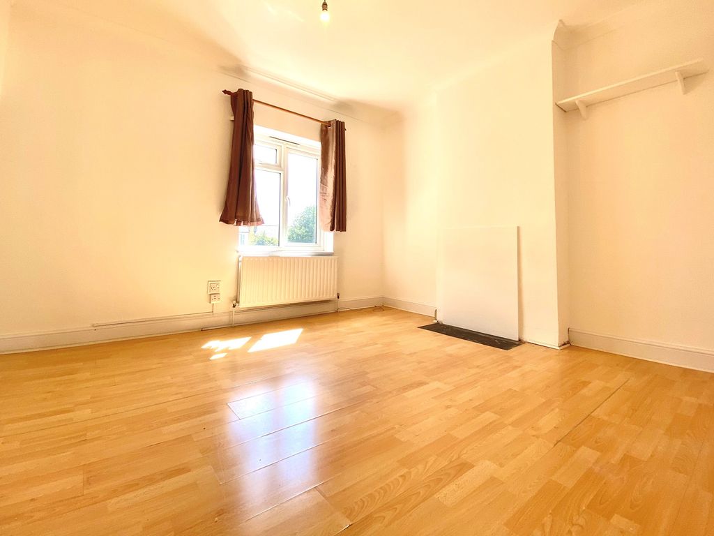 1 bed flat for sale in Ledgers Road, Slough SL1, £149,950