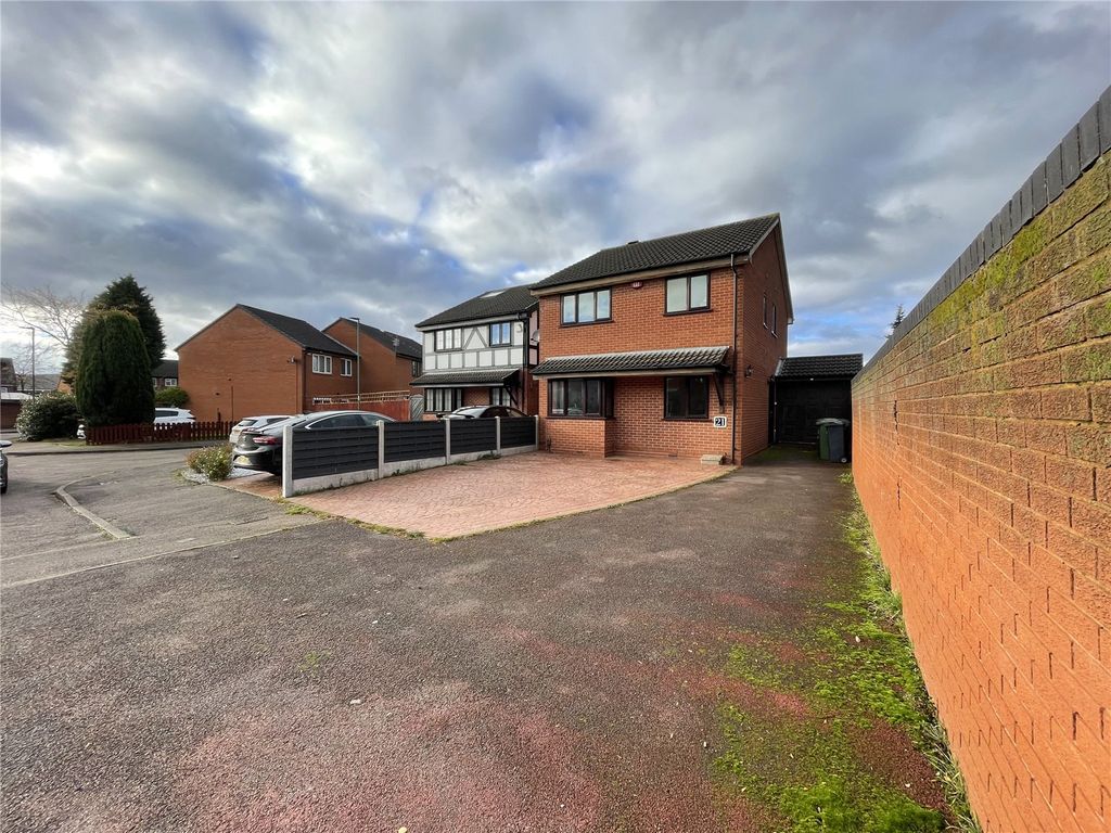 3 bed detached house for sale in Lakeside Close, Willenhall, West Midlands WV13, £279,950