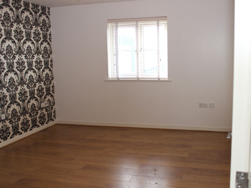 2 bed flat to rent in Foundry Lane, Widnes WA8, £650 pcm