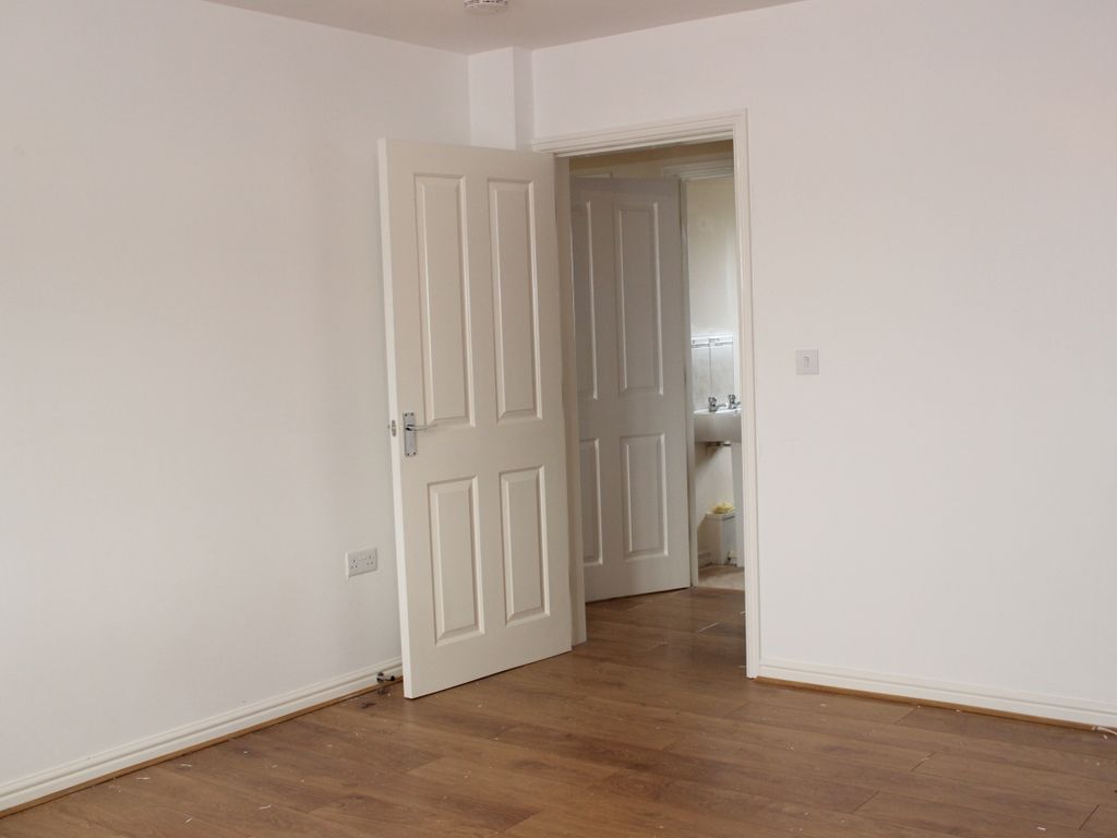 2 bed flat to rent in Foundry Lane, Widnes WA8, £650 pcm