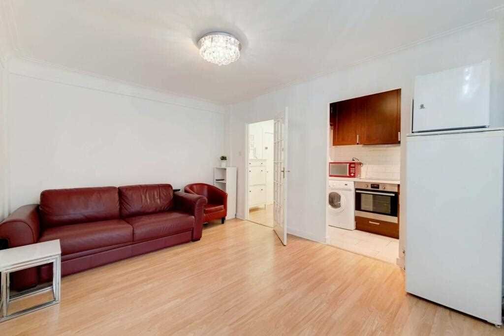 1 bed flat for sale in Edgware Road, London W2, £520,000