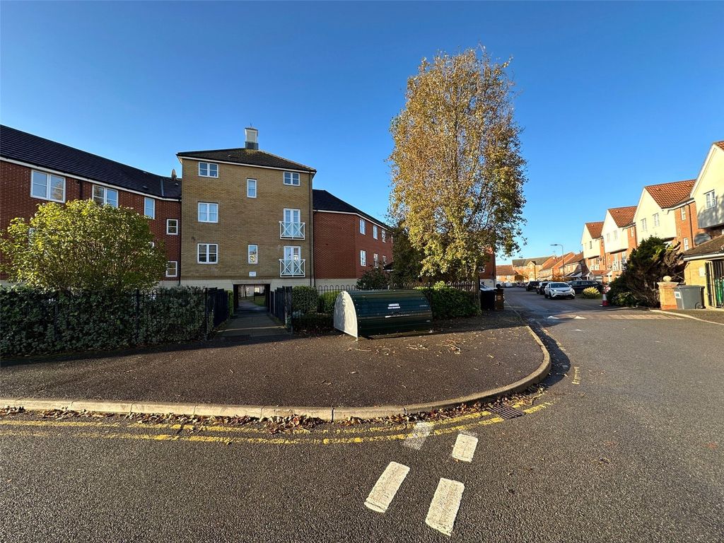 2 bed flat for sale in Birch Court, Sherman Gardens, Chadwell Heath, Romford RM6, £200,000