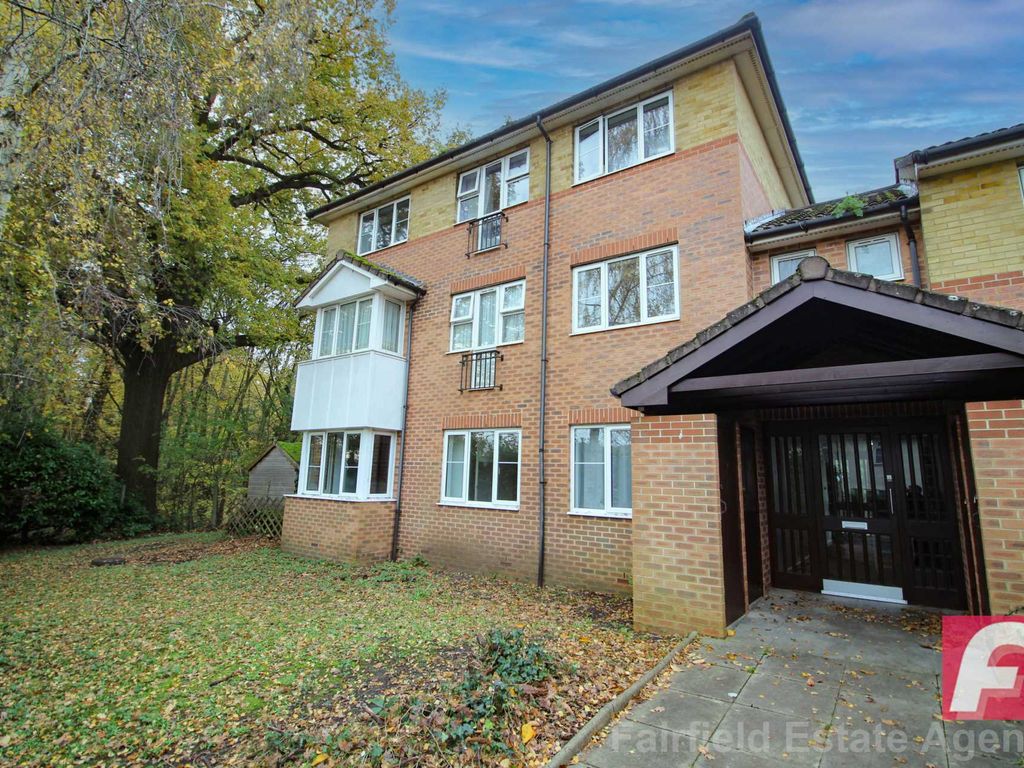 2 bed flat for sale in Lawrence Court, Seacroft Gardens, South Oxhey WD19, £315,000
