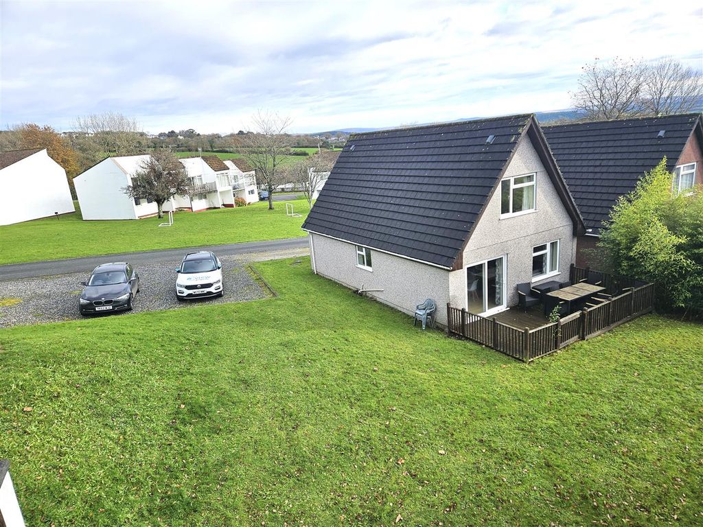 4 bed property for sale in Honicombe Park, Callington PL17, £115,000