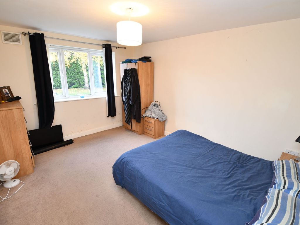 2 bed flat for sale in Barton Road, Stretford M32, £165,000