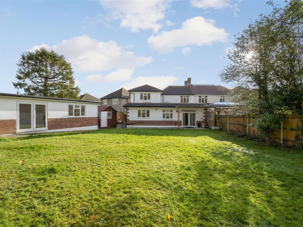 5 bed property for sale in Cromford Way, New Malden KT3, £1,500,000