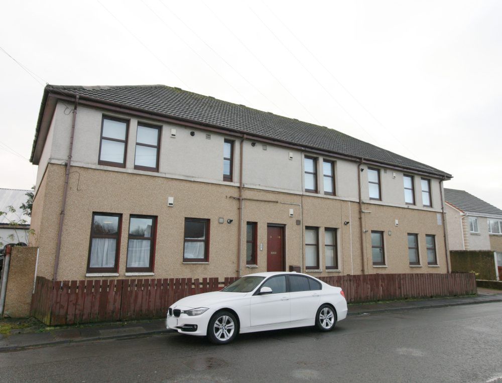 1 bed flat for sale in Kirk Street, Stonehouse, Larkhall ML9, £62,500