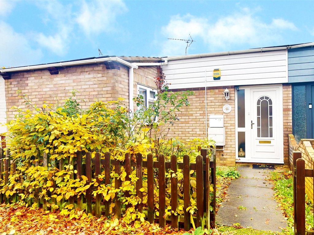 3 bed bungalow for sale in Beambridge Place, Basildon, Essex SS13, £290,000