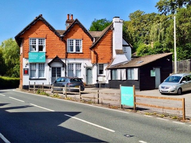 Leisure/hospitality for sale in Guildford Road, Dorking RH5, £850,000