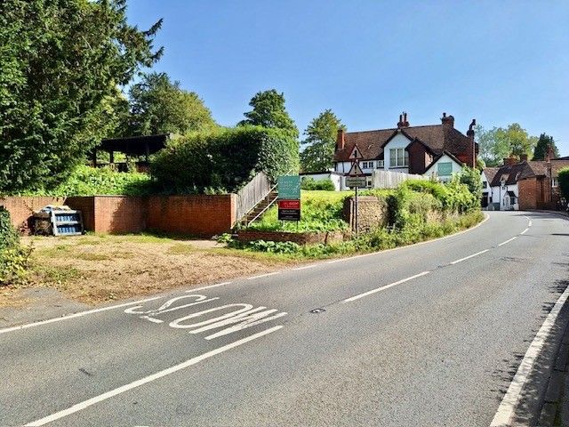 Leisure/hospitality for sale in Guildford Road, Dorking RH5, £850,000