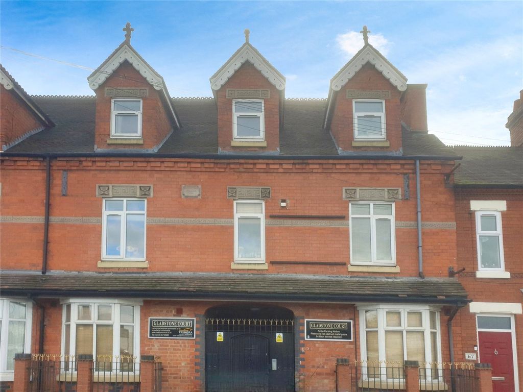 1 bed flat to rent in Regent Street, Nuneaton, Warwickshire CV11, £700 pcm