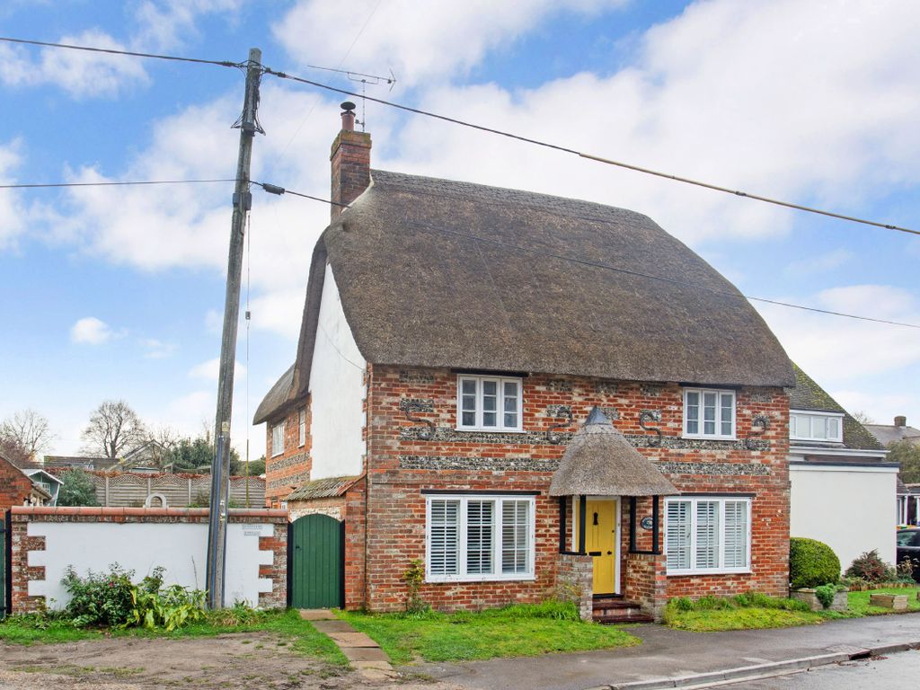 3 bed detached house for sale in Tilshead, Salisbury SP3, £525,000