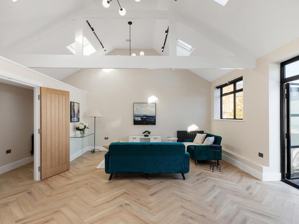 3 bed flat for sale in Chaldon Road, London SW6, £1,400,000