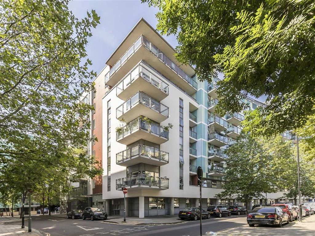 1 bed flat for sale in Sun Passage, London SE16, £385,000