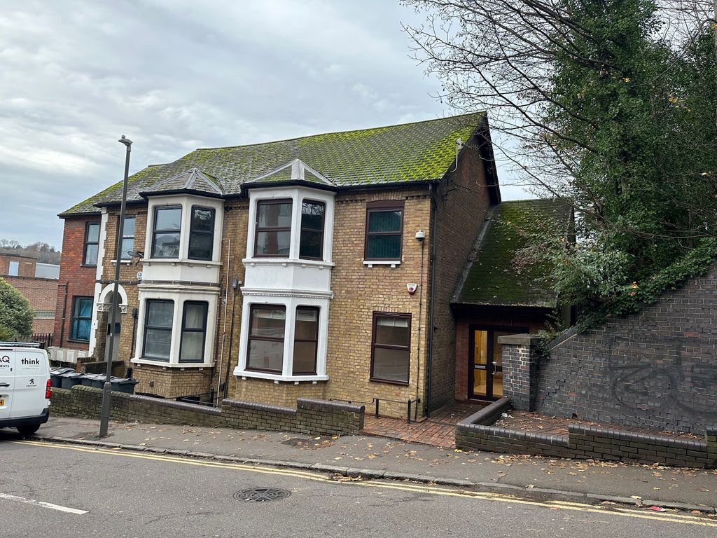 Office to let in Priory Gate House, 7 Priory Road, High Wycombe, Buckinghamshire HP13, £10,250 pa