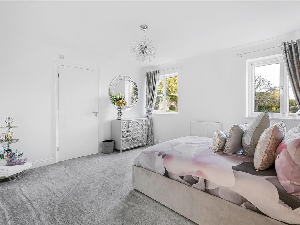 4 bed detached bungalow for sale in The Lane, Hauxton, Cambridge CB22, £825,000