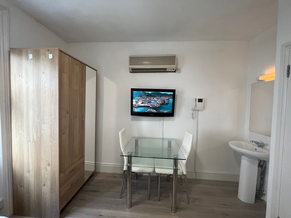 Studio to rent in Cromwell Road, London SW7, £1,647 pcm