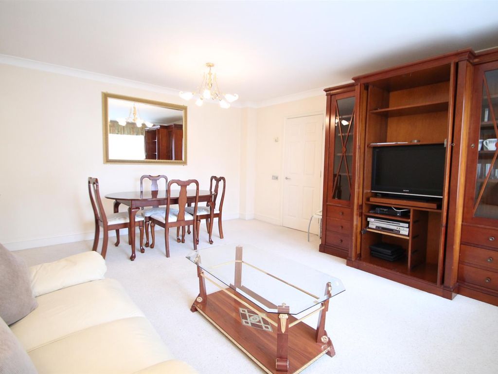 1 bed flat to rent in Abbey Road, London NW8, £2,600 pcm