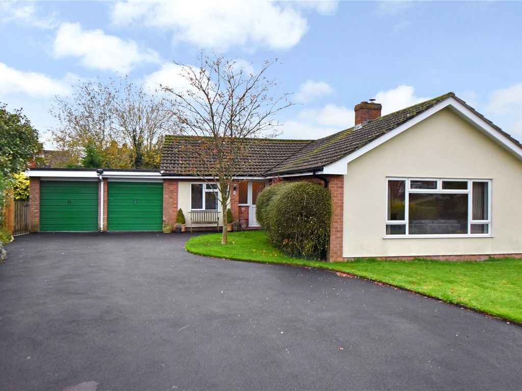 3 bed detached bungalow for sale in Astley Close, Pewsey, Wiltshire SN9, £485,000
