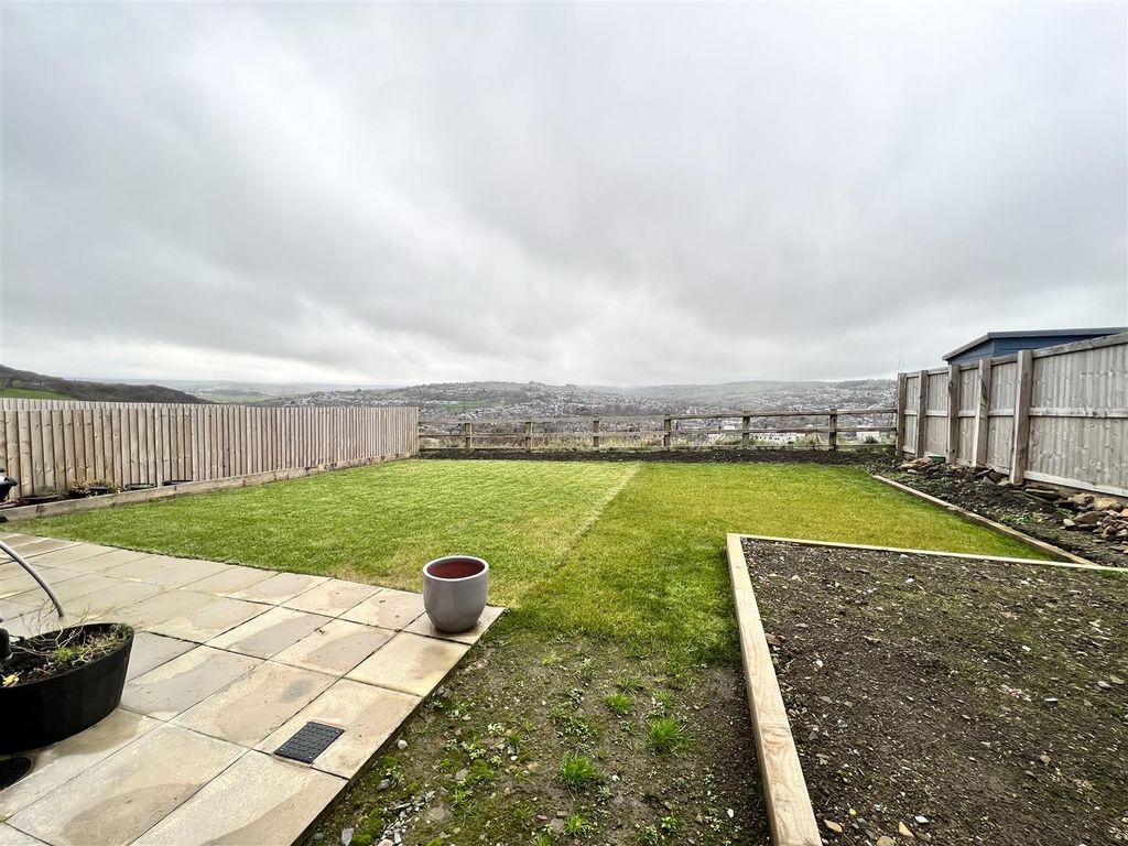 3 bed semi-detached house for sale in Oakmoor Avenue, Keighley BD21, £120,000