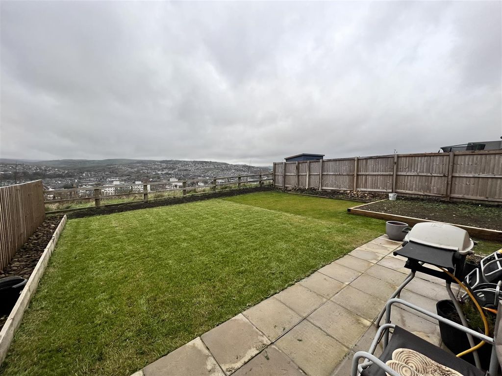 3 bed semi-detached house for sale in Oakmoor Avenue, Keighley BD21, £120,000