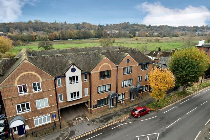 1 bed flat for sale in Meadrow, Godalming GU7, £175,000