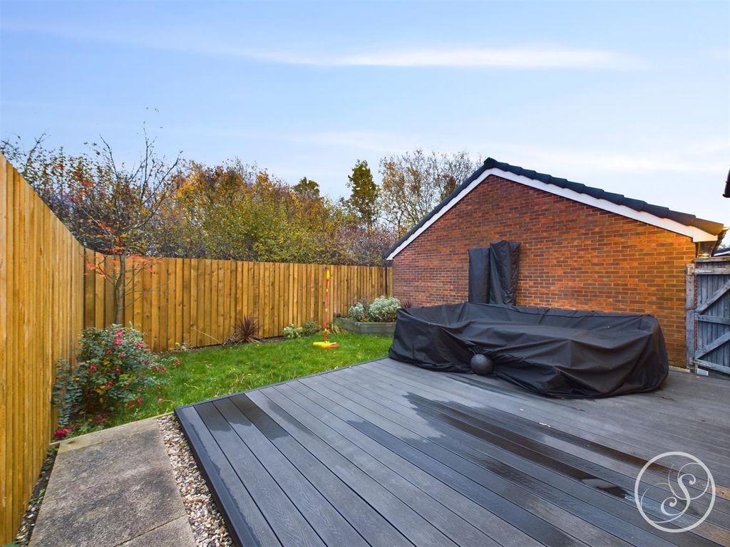 4 bed detached house for sale in Barrowby Gardens, Leeds LS15, £500,000