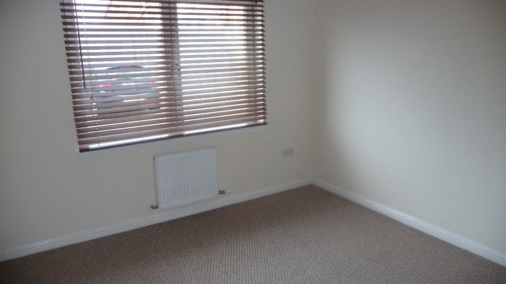 2 bed flat for sale in Main Street, Bellshill, North Lanarkshire ML4, £110,000
