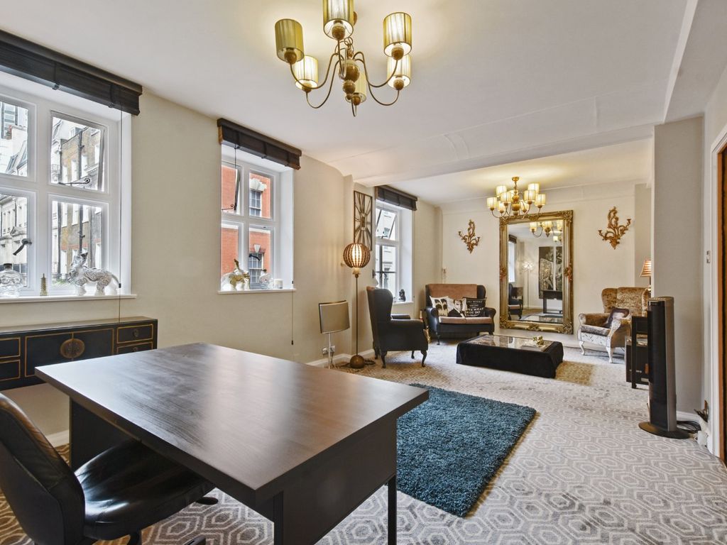 2 bed flat for sale in Carrington House, Hertford Street W1J, £1,795,000