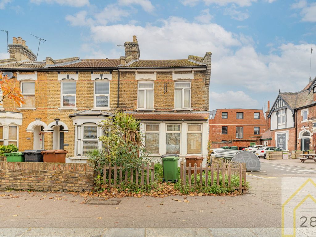 4 bed terraced house for sale in Cann Hall Road, London E11, £550,000