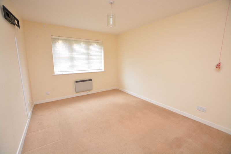 2 bed flat for sale in Nixey Close, Slough SL1, £155,000