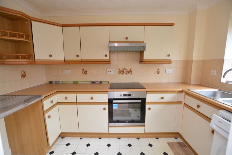 2 bed flat for sale in Nixey Close, Slough SL1, £155,000