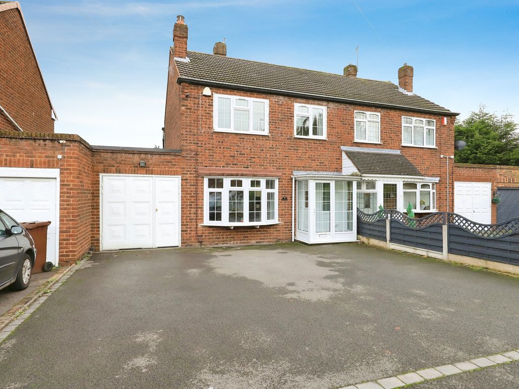 3 bed detached house for sale in Roderick Drive, Wednesfield, Wolverhampton WV11, £250,000