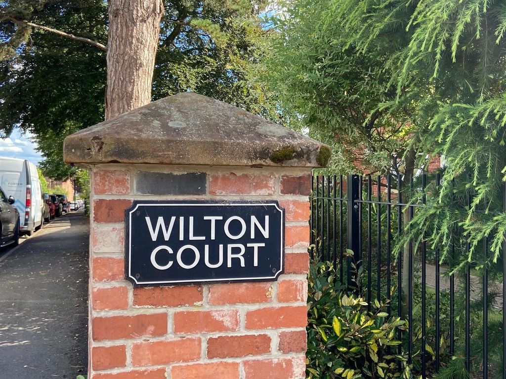 1 bed flat for sale in Wilton Court, Southbank Road, Kenilworth CV8, £189,950