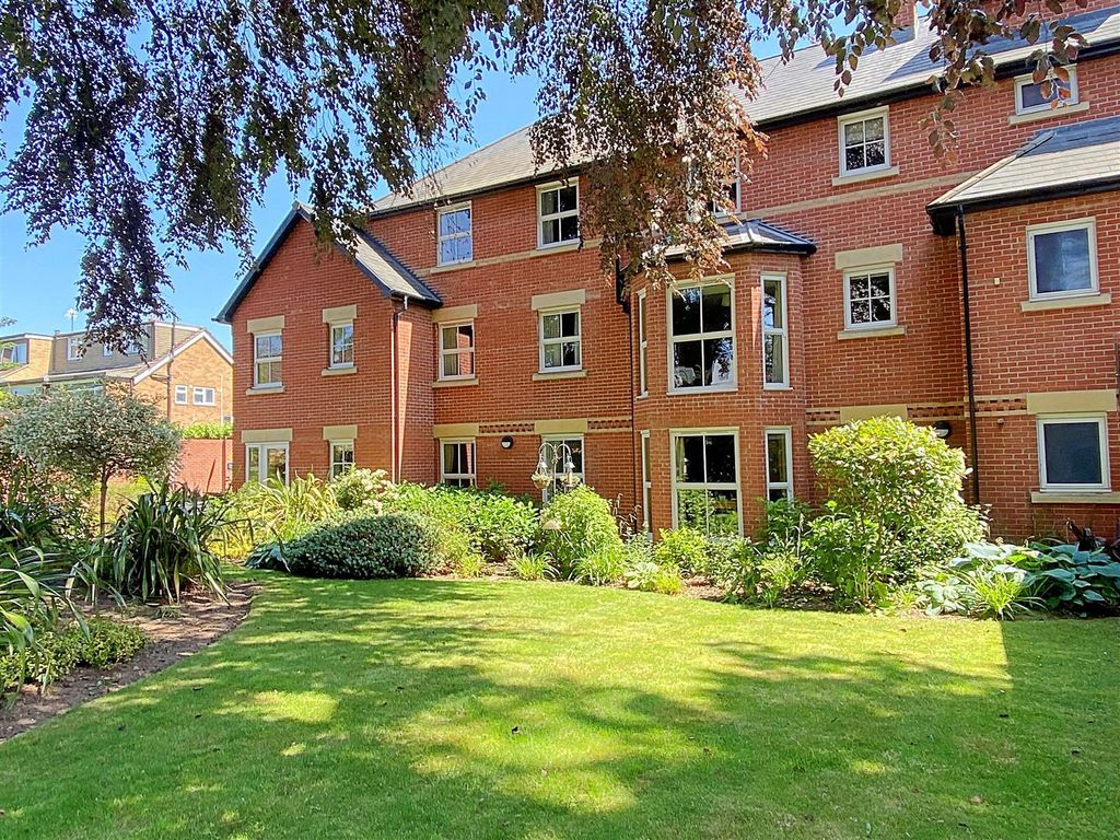 2 bed flat for sale in Wilton Court, Southbank Road, Kenilworth CV8, £295,000
