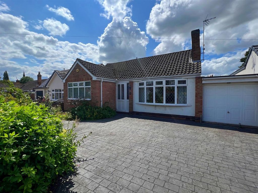 2 bed detached bungalow for sale in Farmer Ward Road, Kenilworth CV8, £450,000