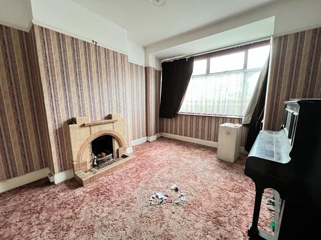 3 bed terraced house for sale in Lambourne Road, Ilford IG3, £415,000