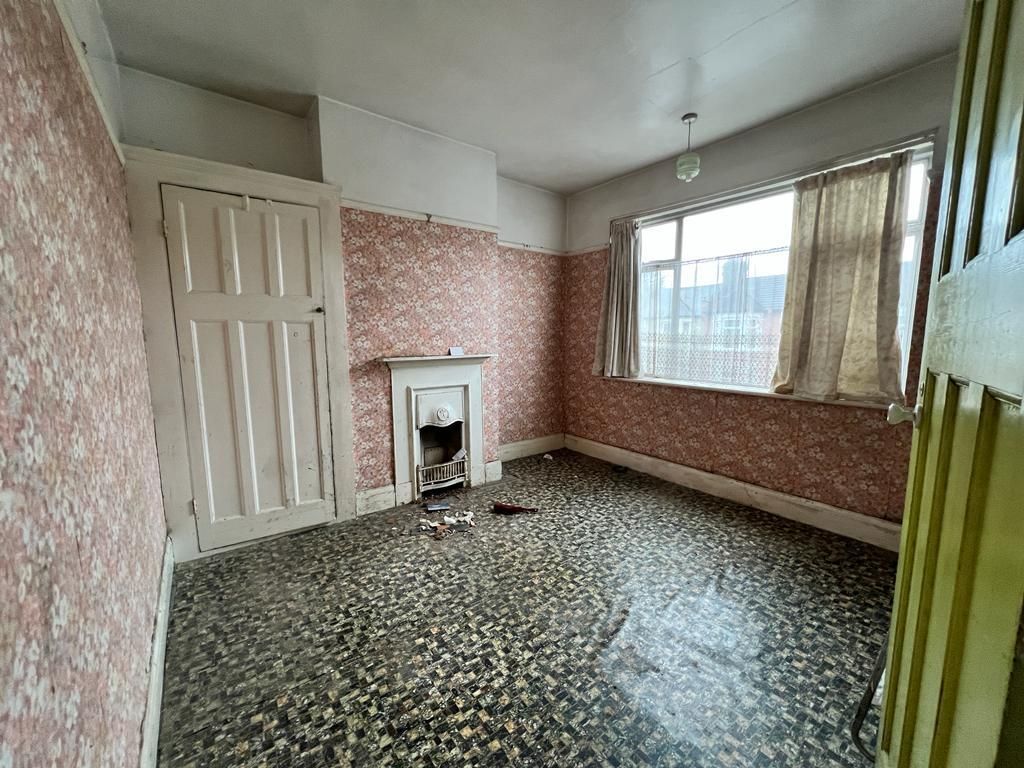 3 bed terraced house for sale in Lambourne Road, Ilford IG3, £415,000