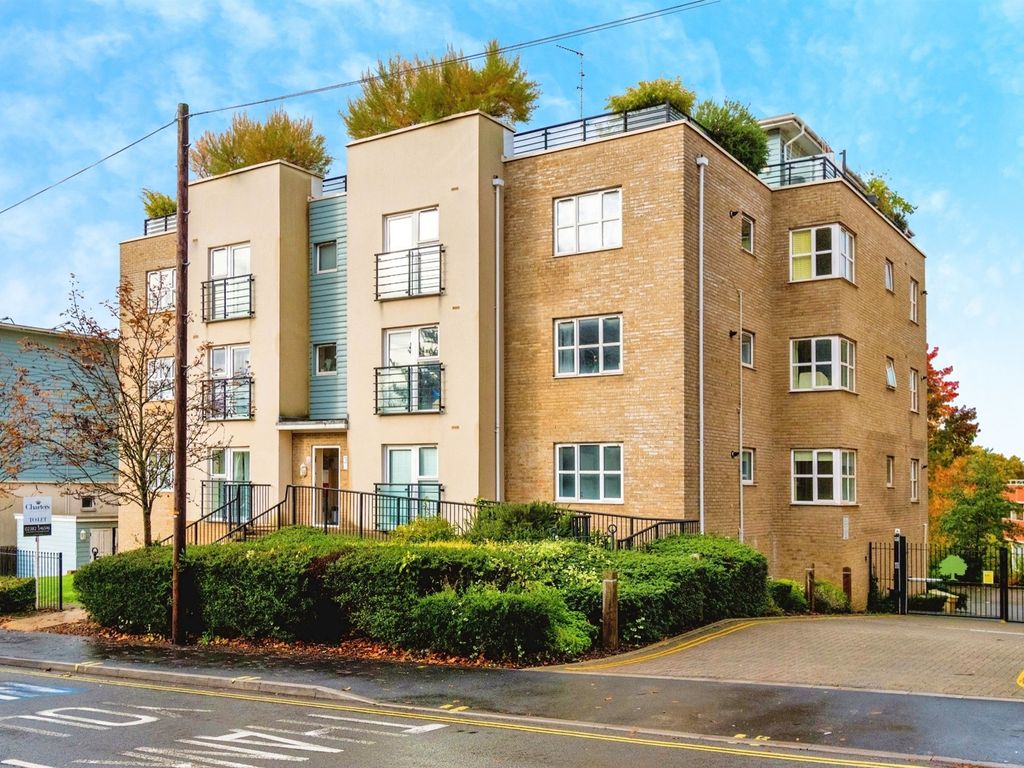 1 bed flat for sale in Coxford Road, Southampton SO16, £165,000