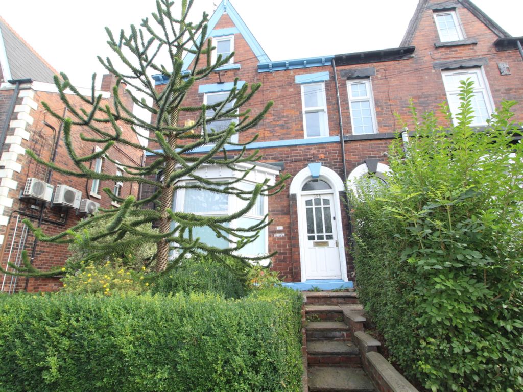 3 bed semi-detached house for sale in Firth Park Road, Sheffield S5, £180,000