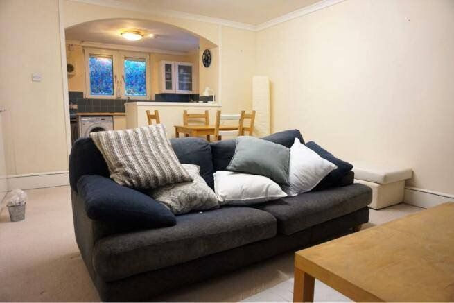 3 bed flat to rent in Oak Lane, London E14, £2,000 pcm
