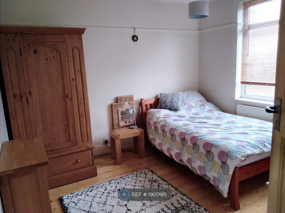 Room to rent in Callington Road, Bristol BS4, £700 pcm