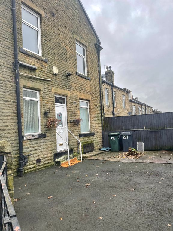 1 bed terraced house to rent in Otley Road, Bradford BD3, £585 pcm