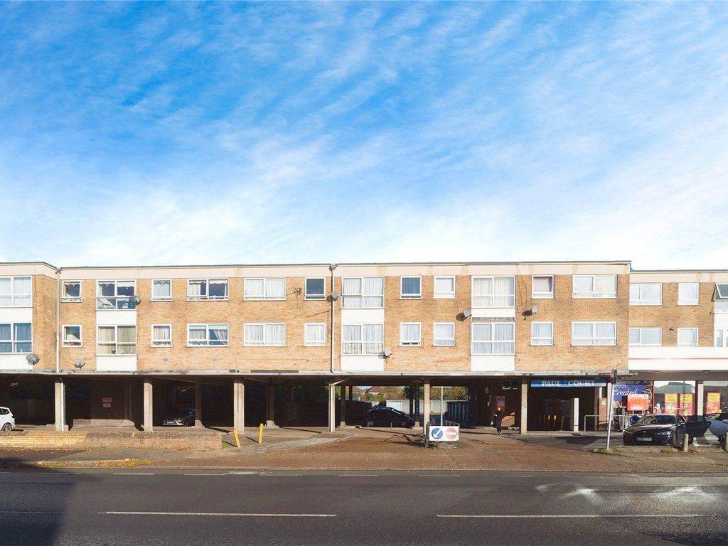 1 bed flat for sale in Paul Court, London Road, Romford RM7, £180,000