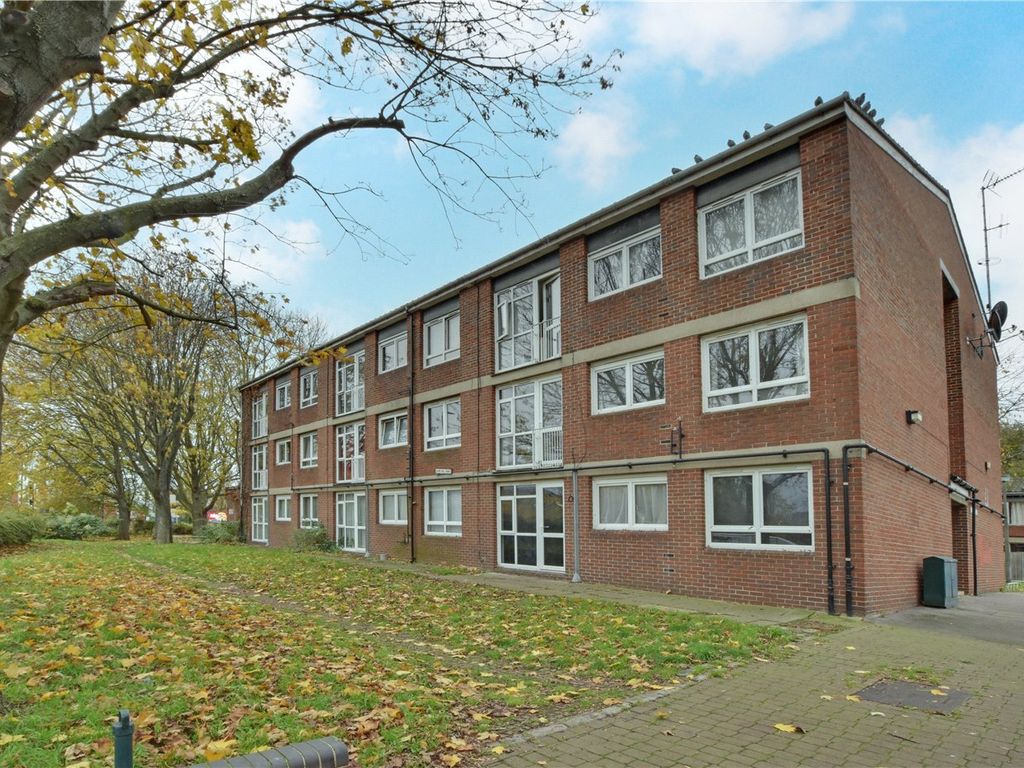 1 bed flat for sale in Hevelius Close, Greenwich, London SE10, £270,000