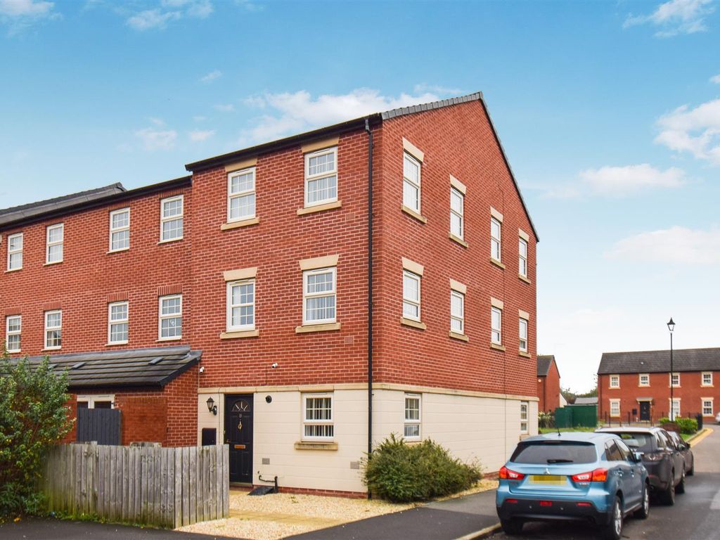 2 bed town house for sale in Black & Amber Way, Hull HU4, £123,000